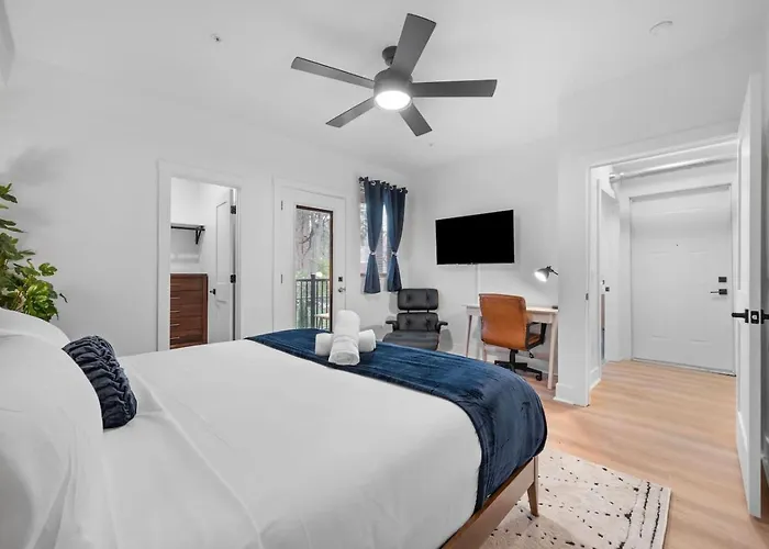 Pfr - Highland, 3br 2ba Shadyside Condo, Ada, 2 Decks And Off-street Parking *