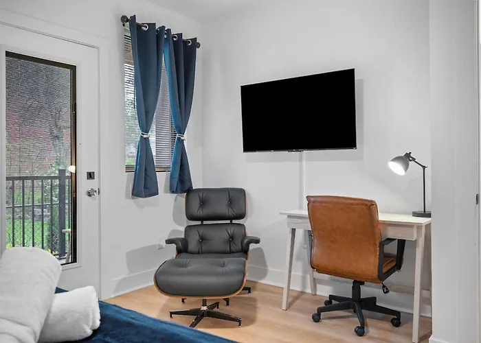 Pfr - Highland, 3br 2ba Shadyside Condo, Ada, 2 Decks And Off-street Parking Apartment Pittsburgh