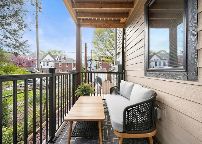 Pfr - Highland, 3br 2ba Shadyside Condo, Ada, 2 Decks And Off-street Parking Apartment Pittsburgh