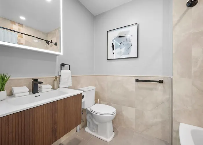 Pfr - Highland, 3br 2ba Shadyside Condo, Ada, 2 Decks And Off-street Parking Apartment