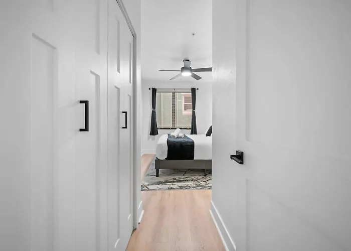 Pfr - Highland, 3br 2ba Shadyside Condo, Ada, 2 Decks And Off-street Parking * Pittsburgh