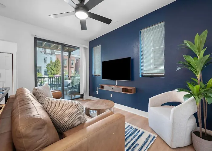 Pfr - Highland, 3br 2ba Shadyside Condo, Ada, 2 Decks And Off-street Parking * Pittsburgh