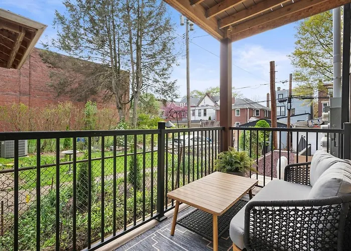 Pfr - Highland, 3br 2ba Shadyside Condo, Ada, 2 Decks And Off-street Parking Apartment